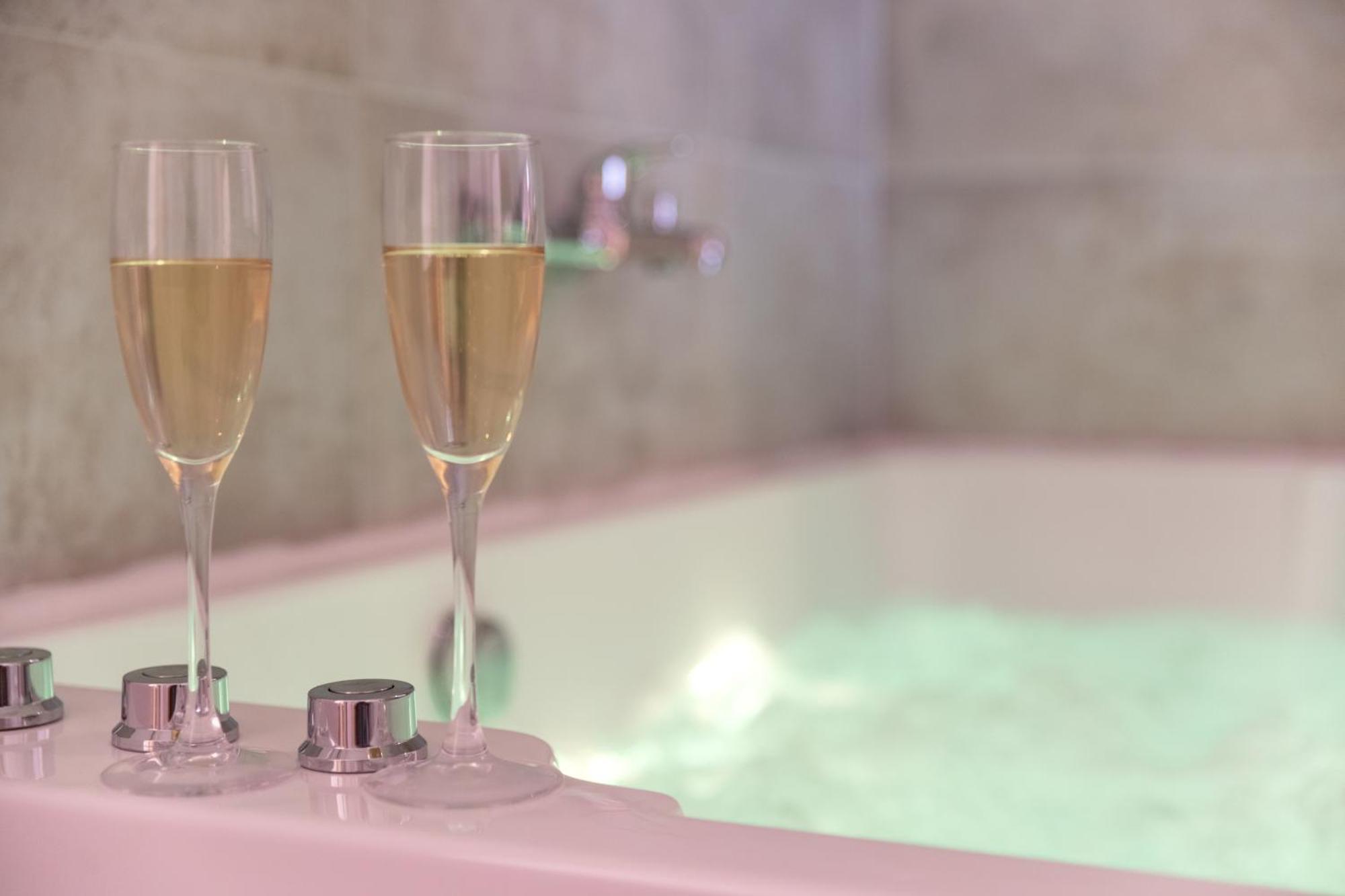 Le Fruit Defendu "Love Room" Jacuzzi Centre Ville Руан Екстер'єр фото